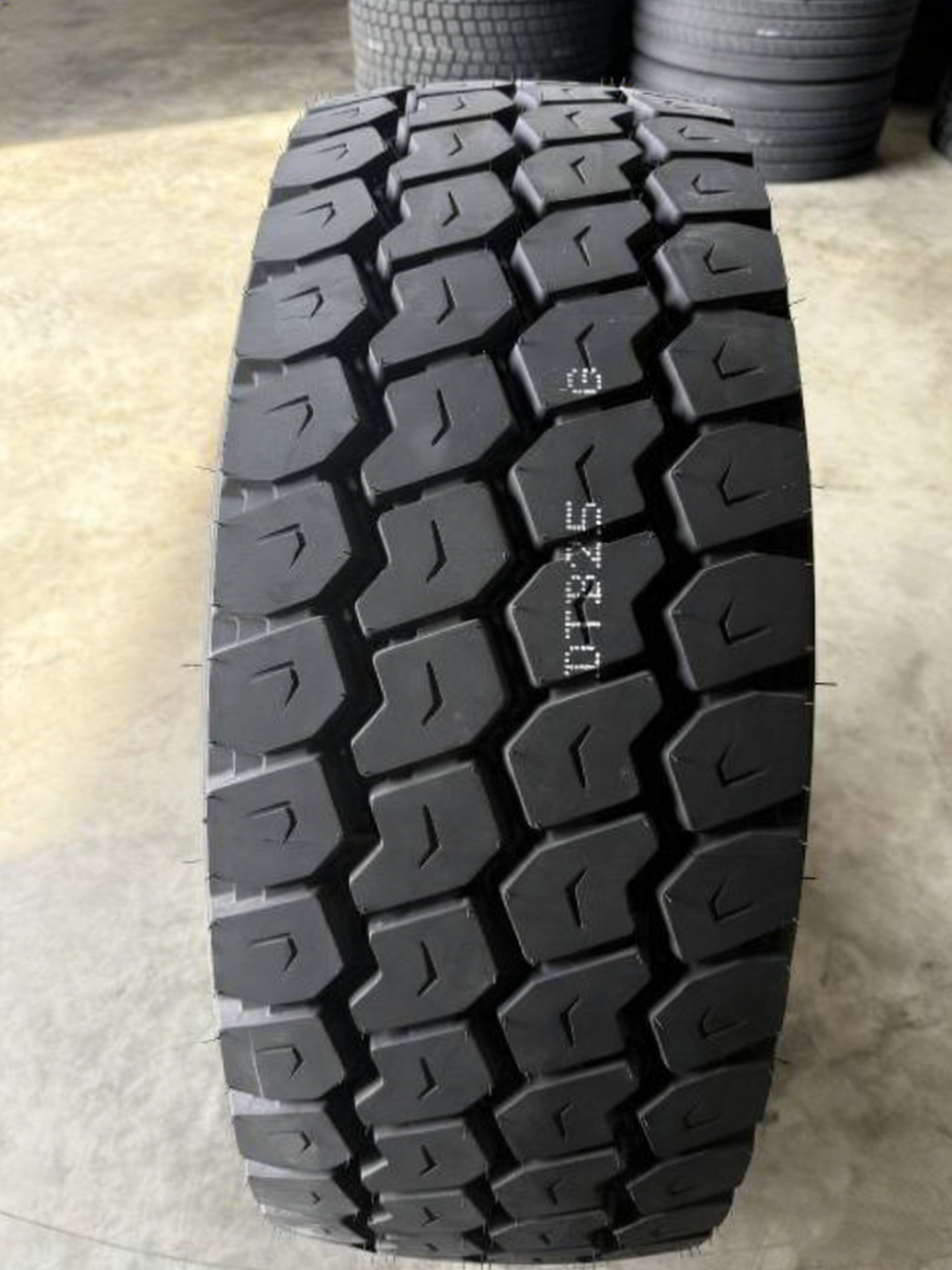 385/65R22.5  ROYAL BLACK  AM001